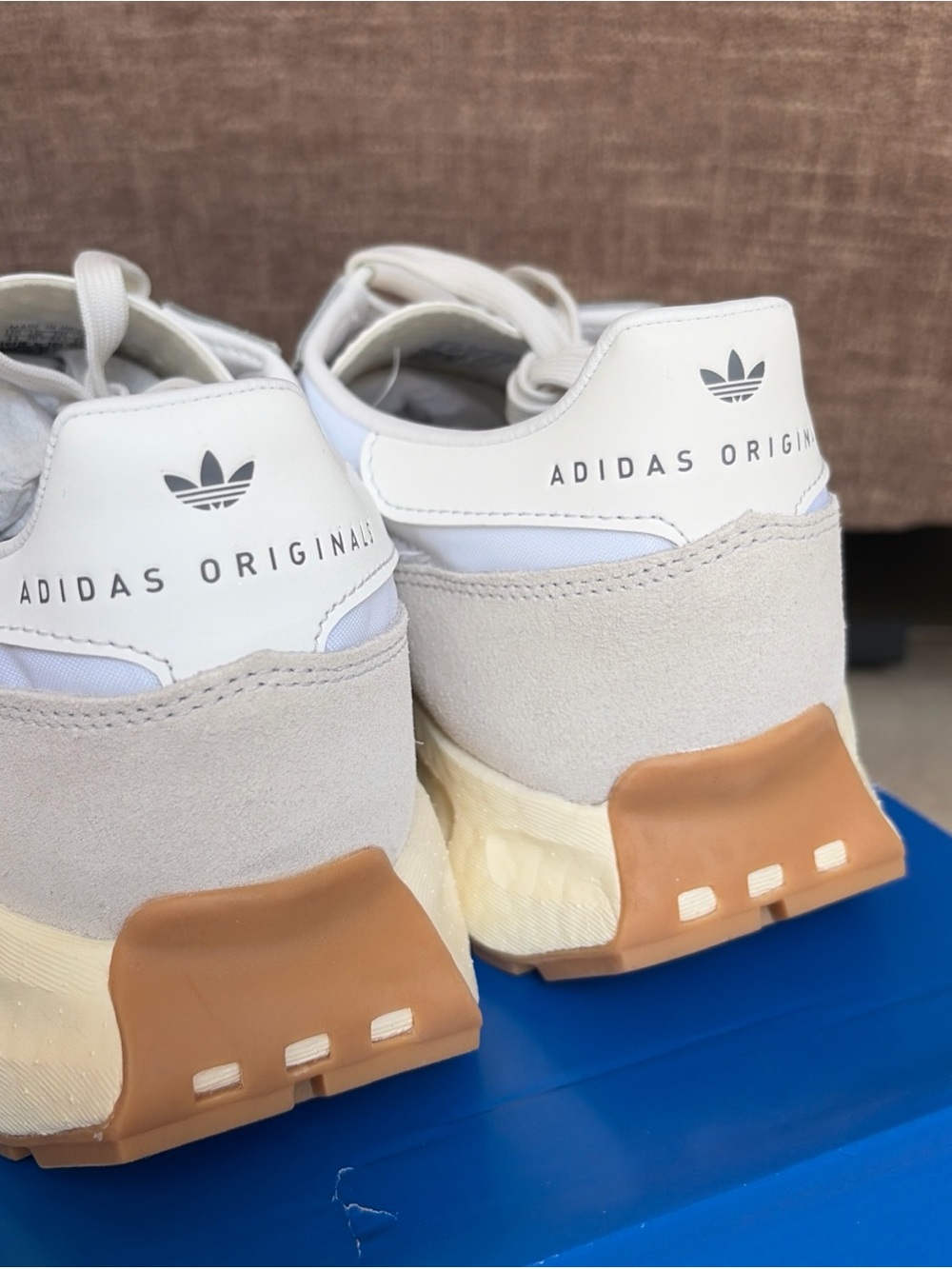 adidas Men’s White and Cream Retro-Style Sneakers Retropy E5 - Picture 5 of 9